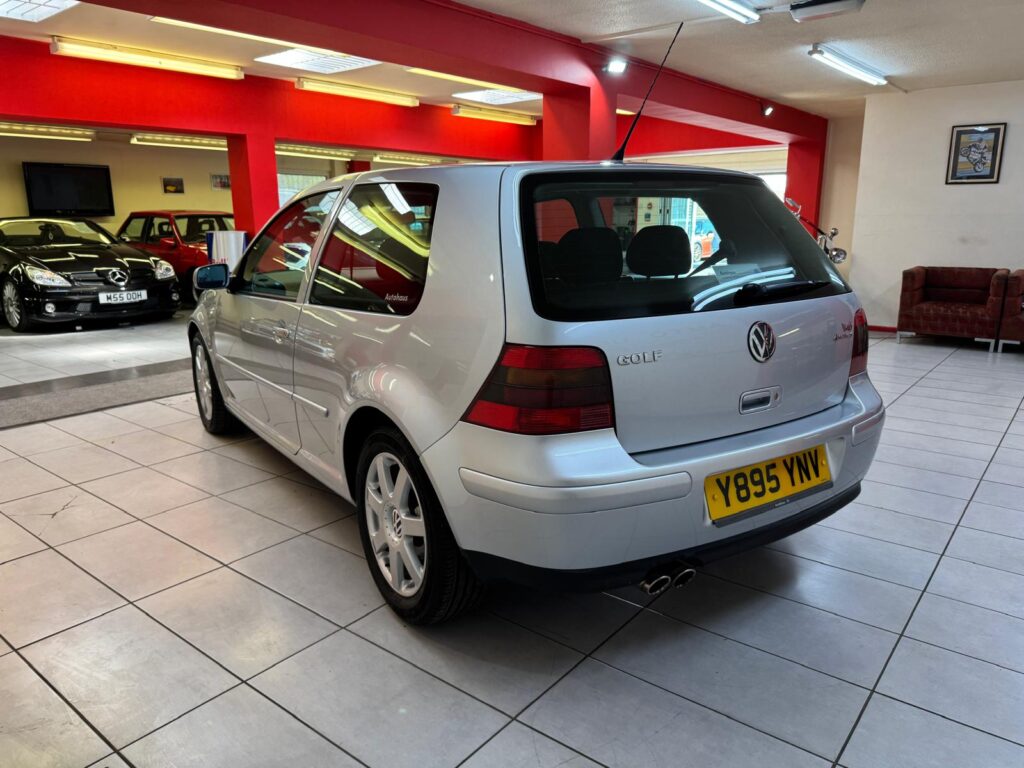 VOLKSWAGEN GOLF V6 4MOTION