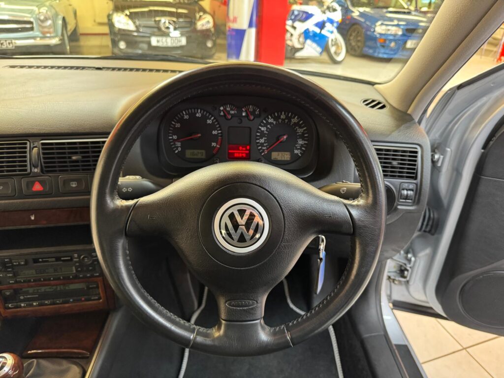 VOLKSWAGEN GOLF V6 4MOTION