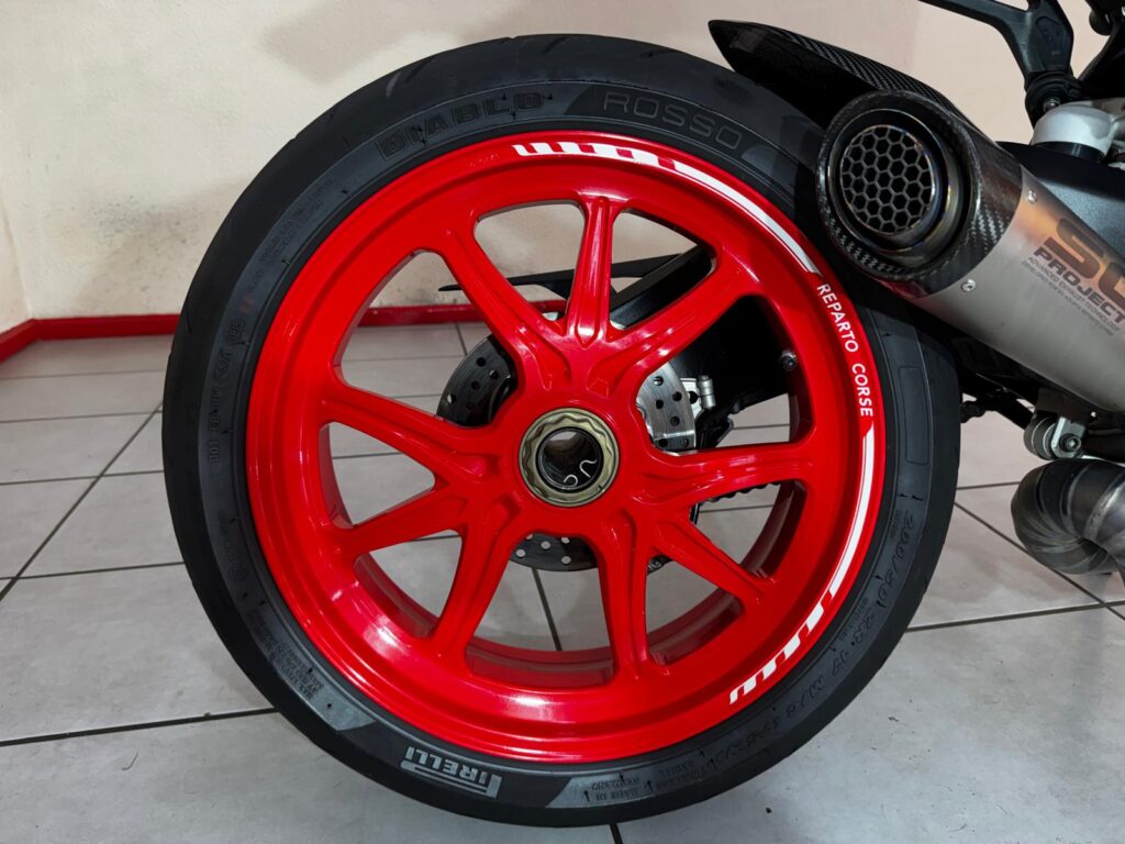 MV AGUSTA BRUTALE 800 DRAGSTER RR RC