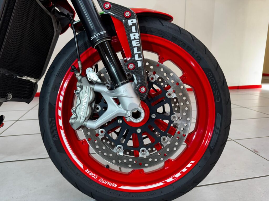 MV AGUSTA BRUTALE 800 DRAGSTER RR RC