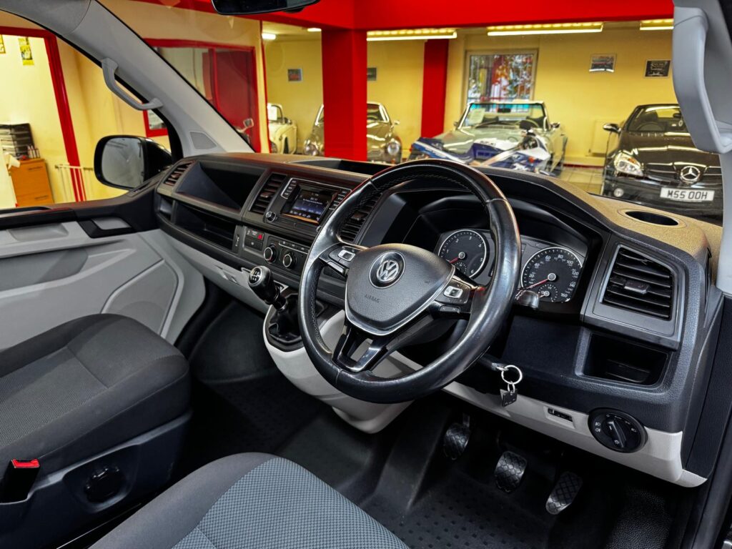 VOLKSWAGEN TRANSPORTER T6 KOMBI HIGHLINE LWB