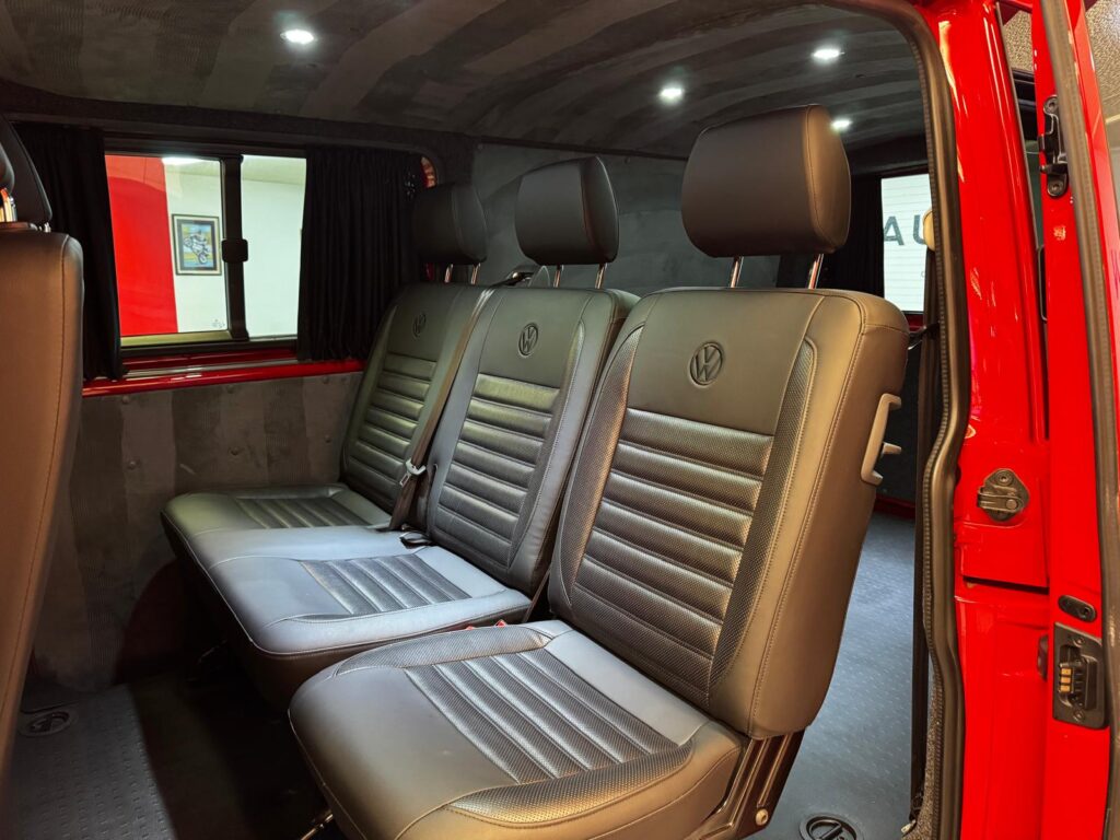 VOLKSWAGEN TRANSPORTER T6 4MOTION LWB T32 KOMBI HIGHLINE DSG AUTOMATIC.