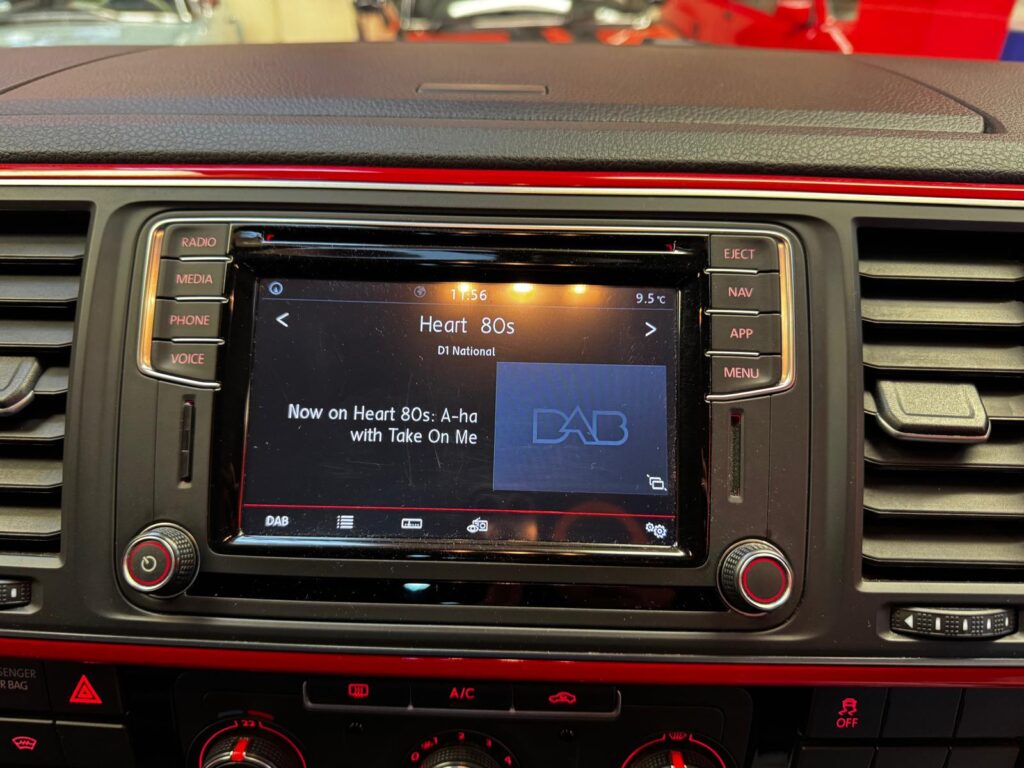 VOLKSWAGEN TRANSPORTER T6 4MOTION LWB T32 KOMBI HIGHLINE DSG AUTOMATIC.