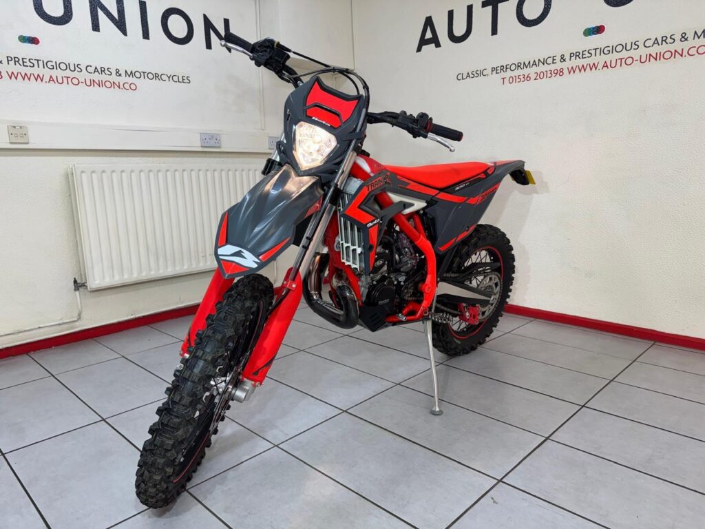 2025 Beta Xtrainer 300 YS25GMY