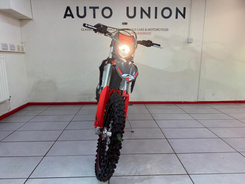 2025 Beta Xtrainer 300 YS25GMY