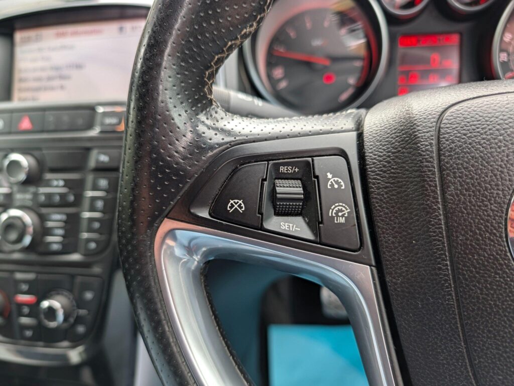 2013 Vauxhall Astra GTC YY63AJU