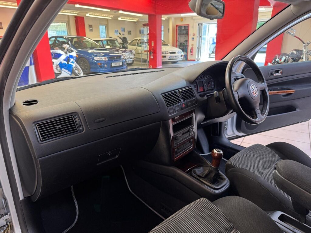 2001 Volkswagen Golf Y895YNV