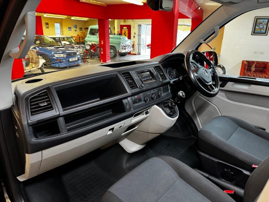 2017 Volkswagen Transporter DY67UCA