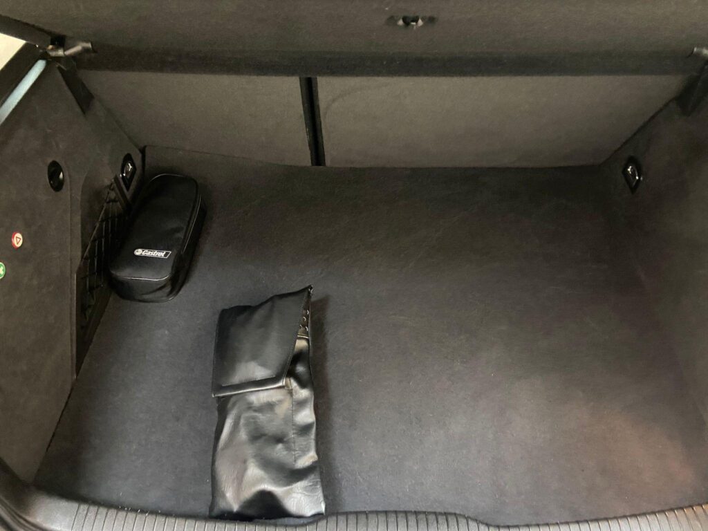 2001 Volkswagen Golf Y895YNV