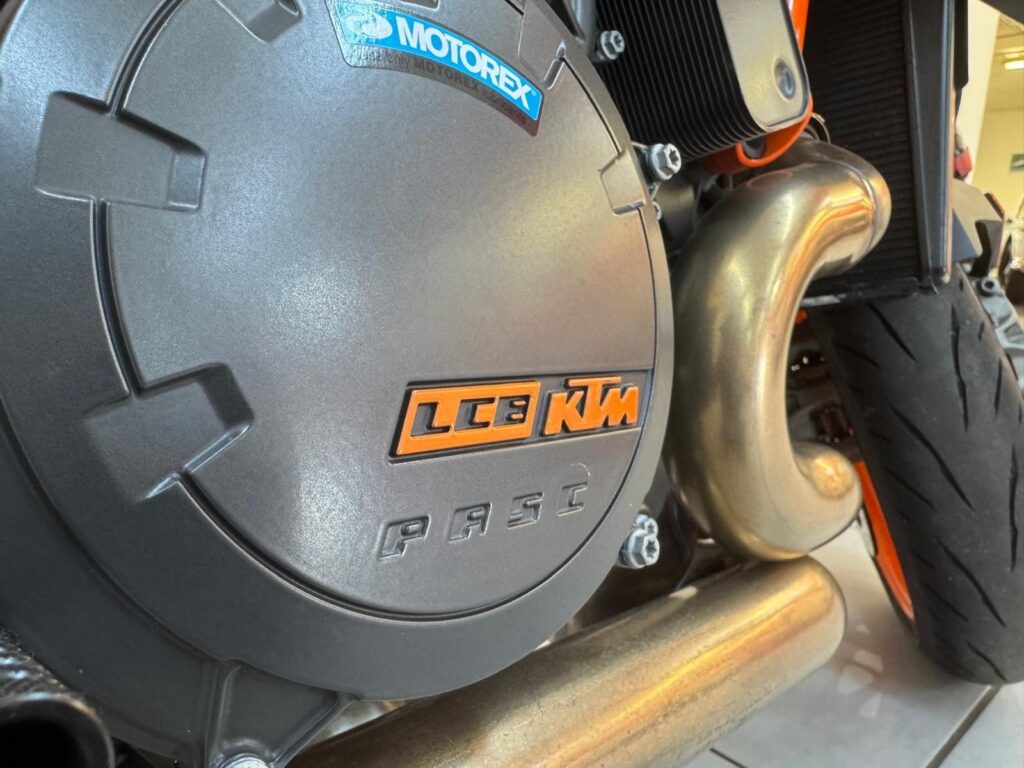 2022 KTM 1290 Super Duke R FG22KXR