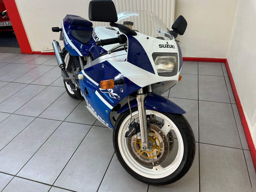 1989 Suzuki RGV250 G63FVF