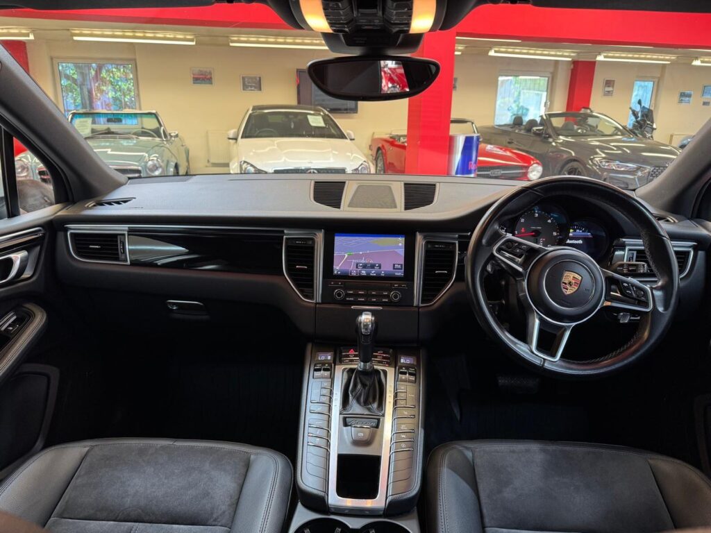 2018 Porsche Macan NU68DXA