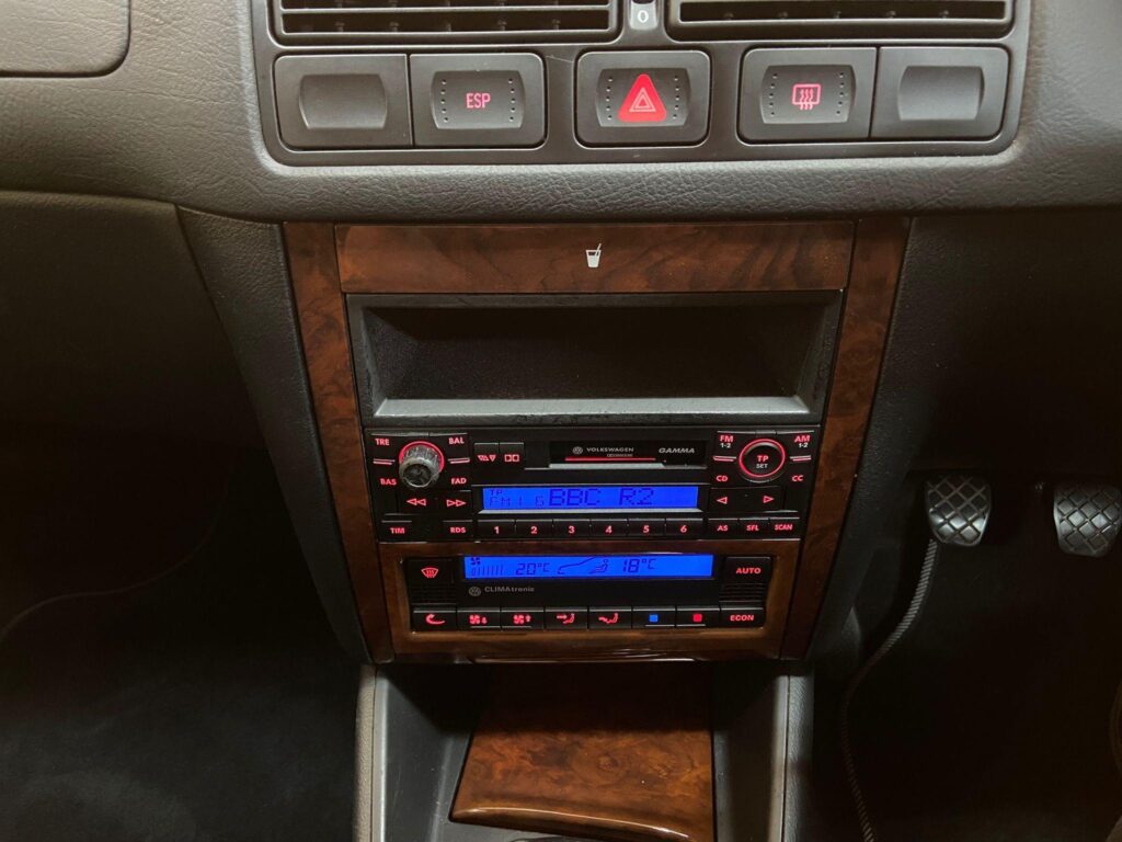 2001 Volkswagen Golf Y895YNV