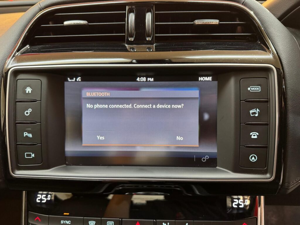 2016 Jaguar XE OV16VDG