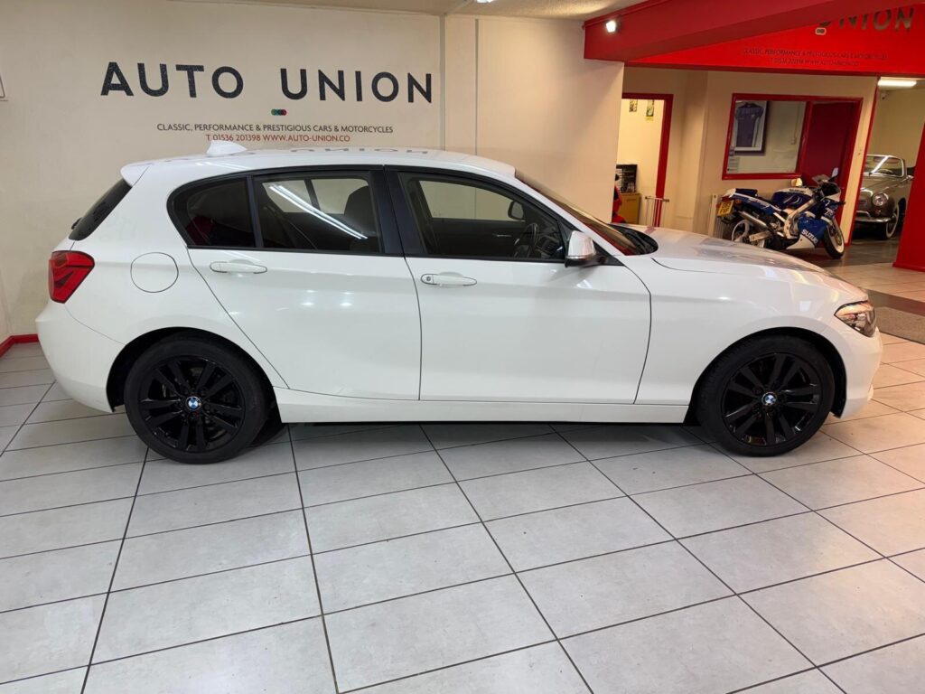 2016 BMW 1 Series OV16RZA