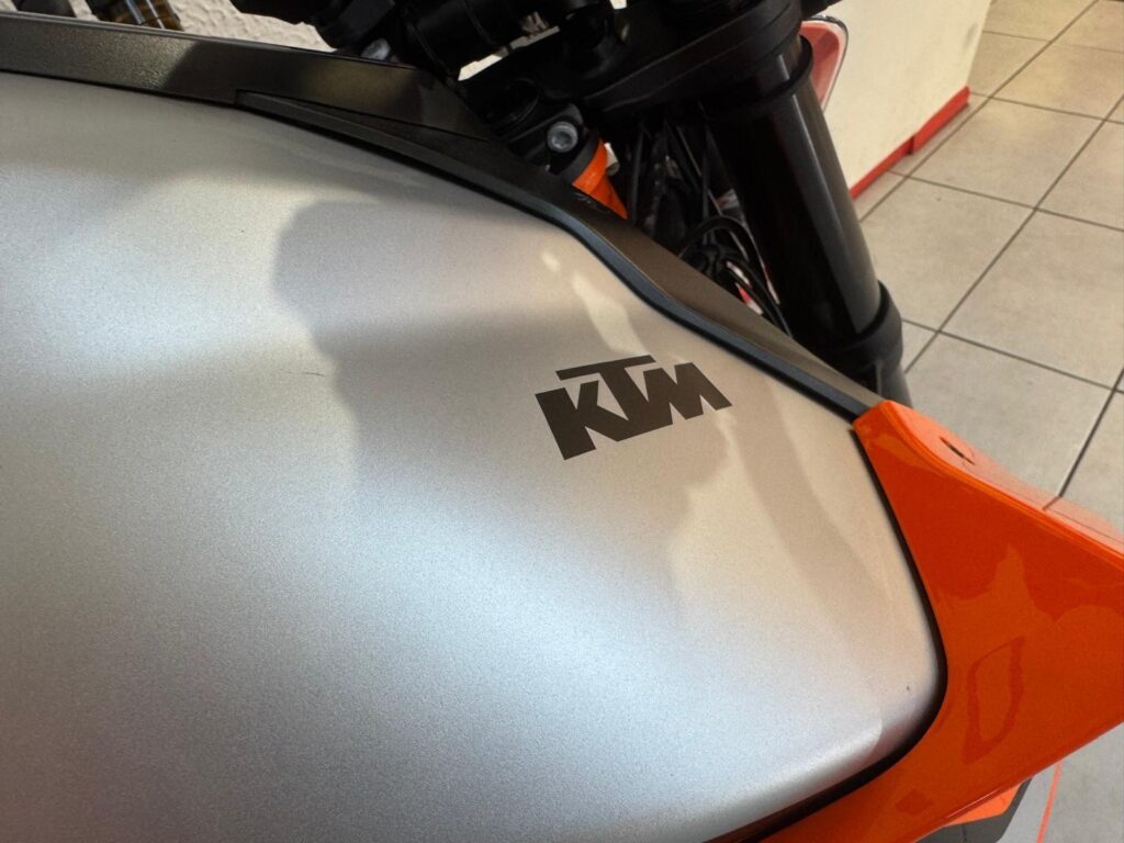 2022 KTM 1290 Super Duke R FG22KXR