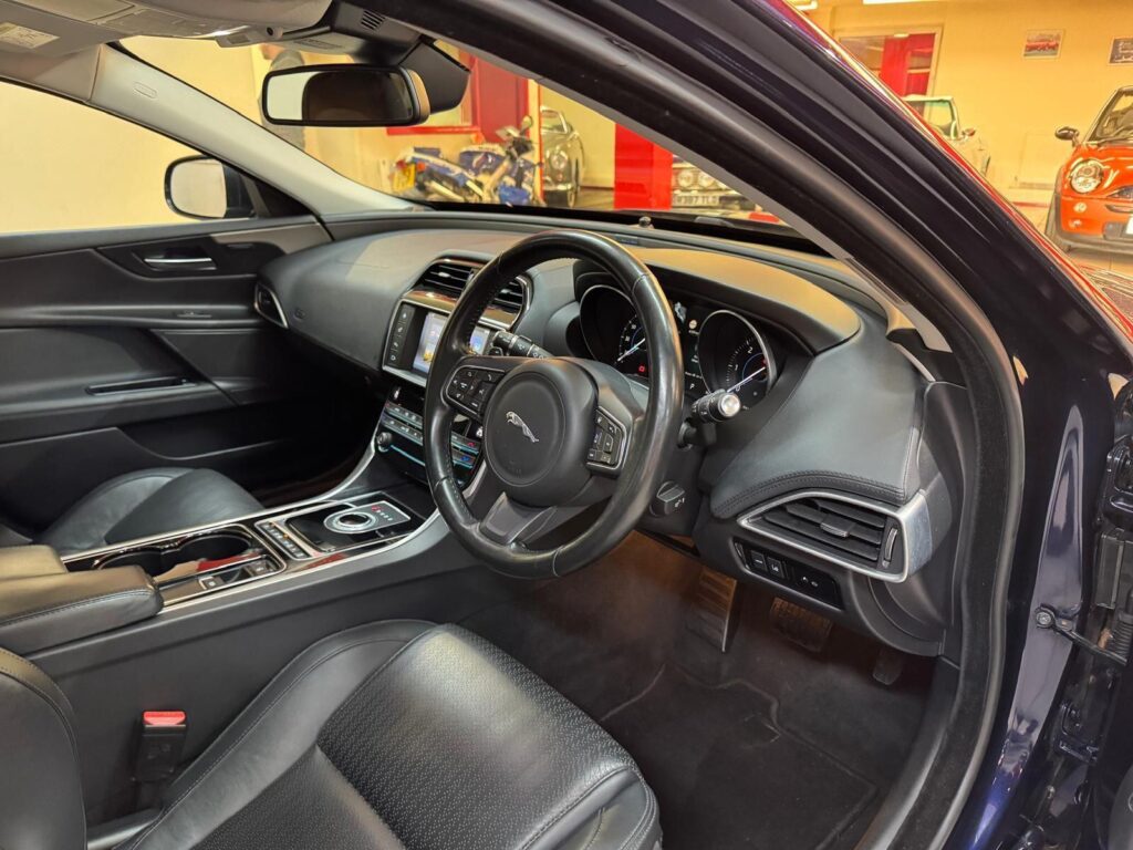 2016 Jaguar XE OV16VDG