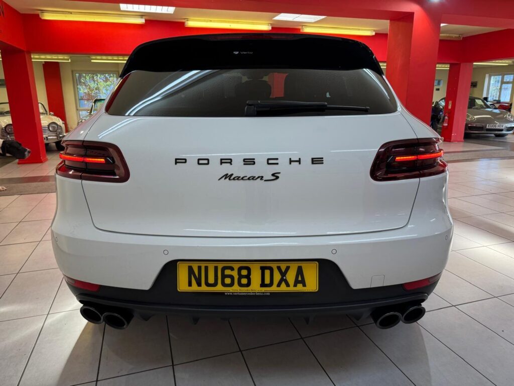 2018 Porsche Macan NU68DXA