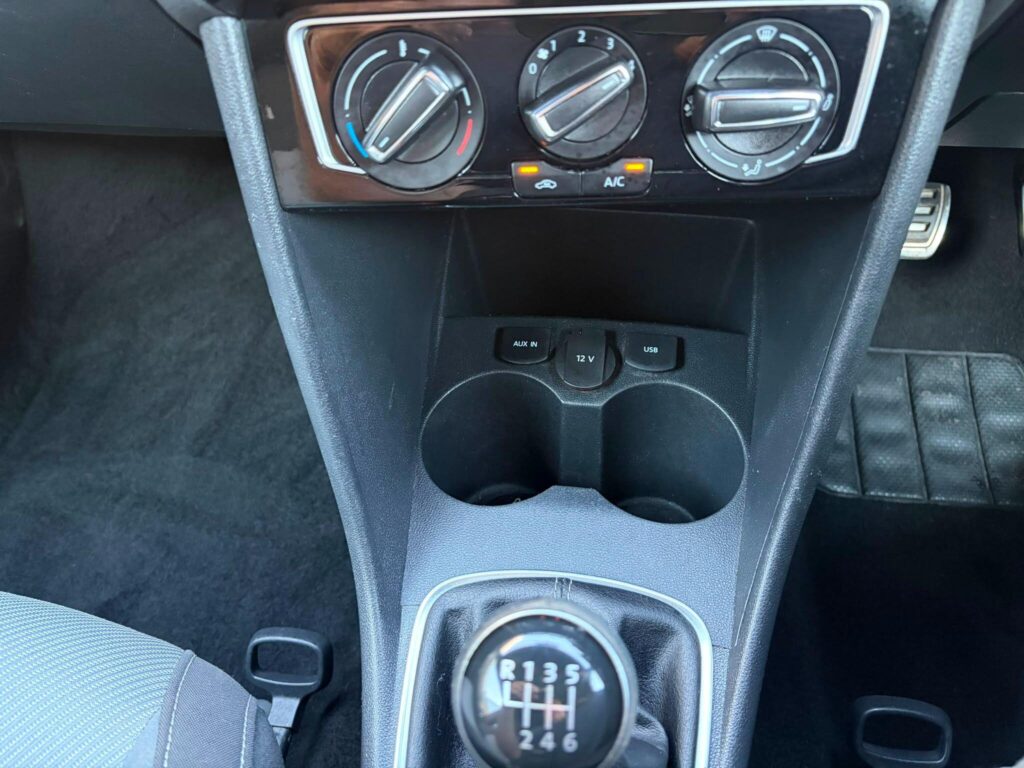 2016 Volkswagen Polo SE66XGX