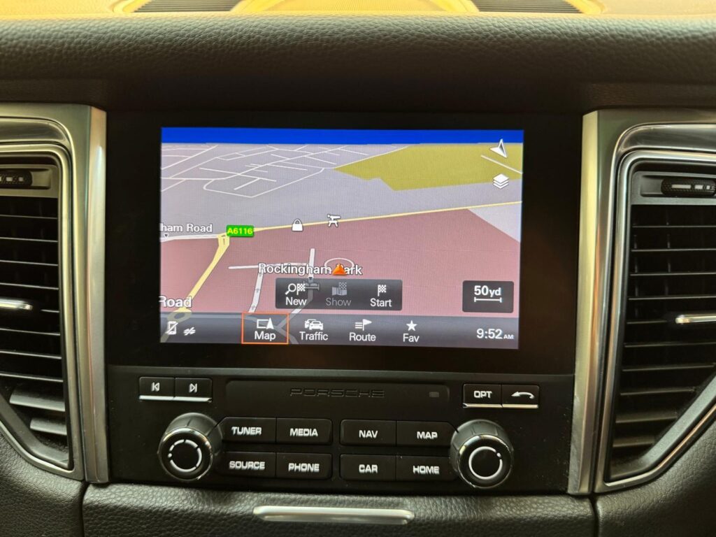 2018 Porsche Macan NU68DXA