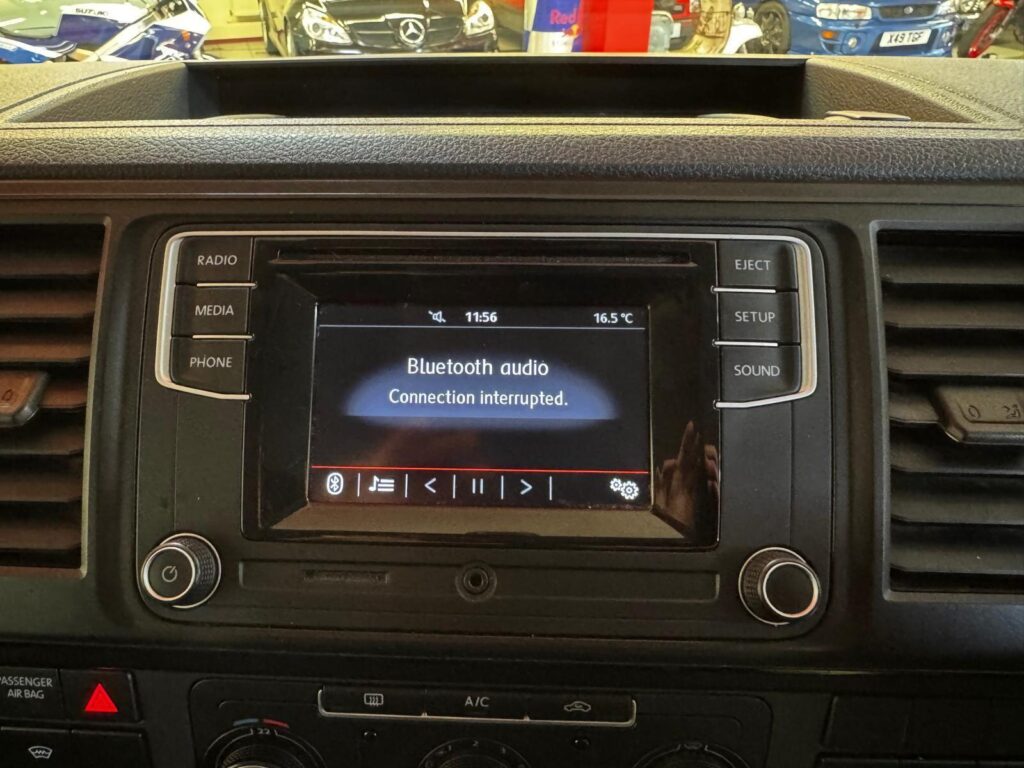 2017 Volkswagen Transporter DY67UCA