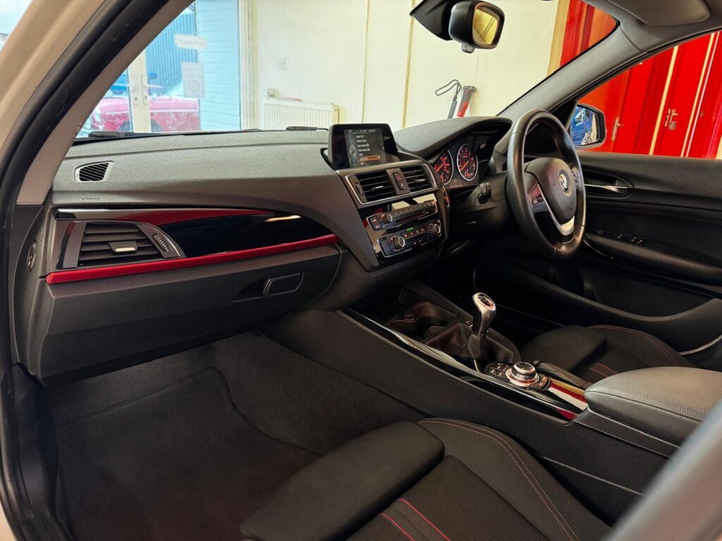 2016 BMW 1 Series OV16RZA