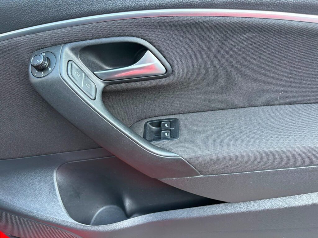 2016 Volkswagen Polo SE66XGX