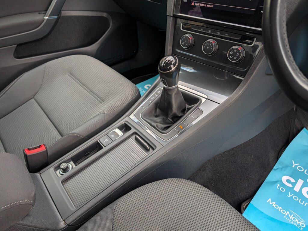 2018 Volkswagen Golf YC68YLW