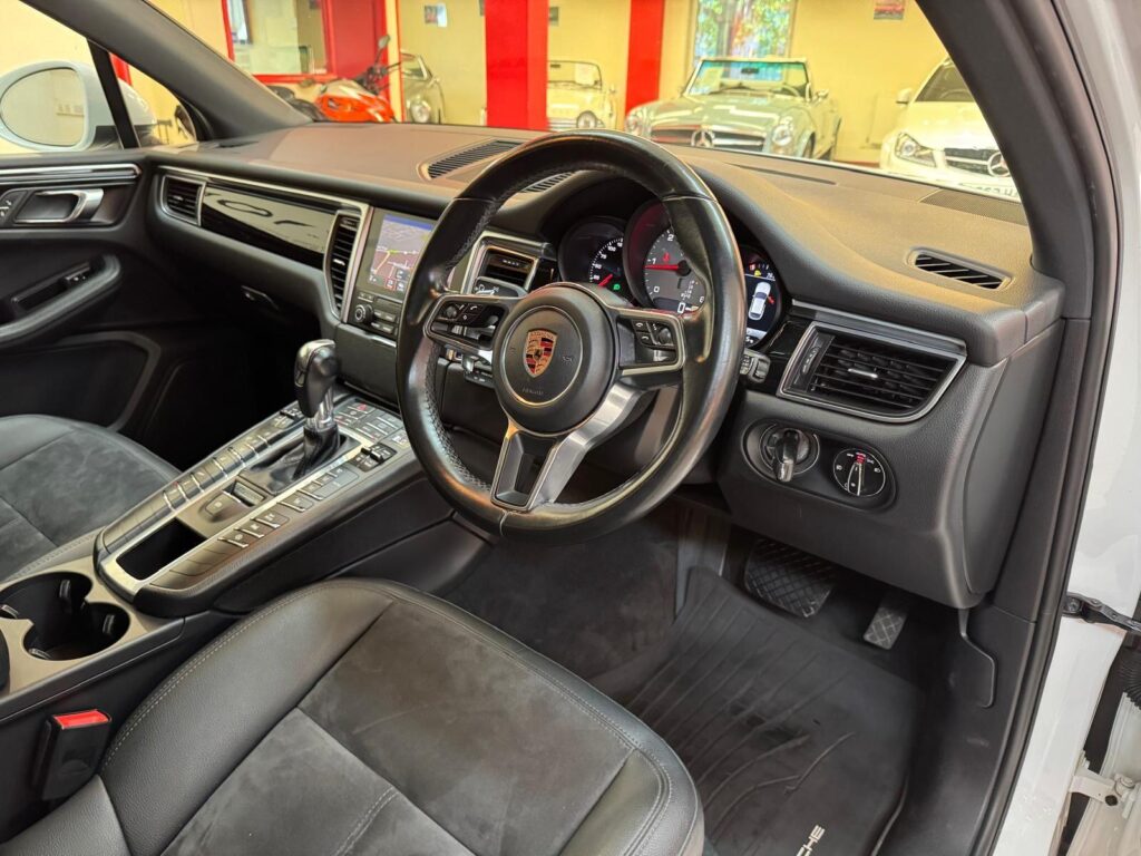 2018 Porsche Macan NU68DXA