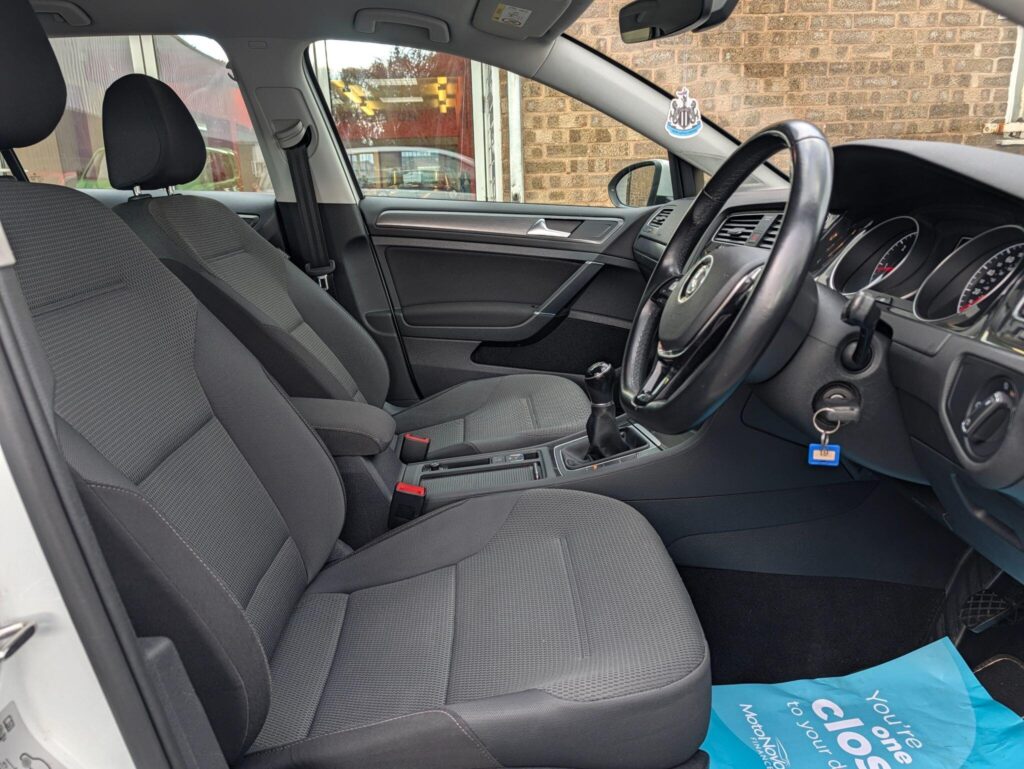 2018 Volkswagen Golf YC68YLW