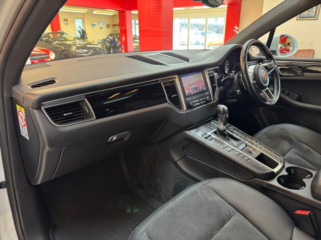 2018 Porsche Macan NU68DXA