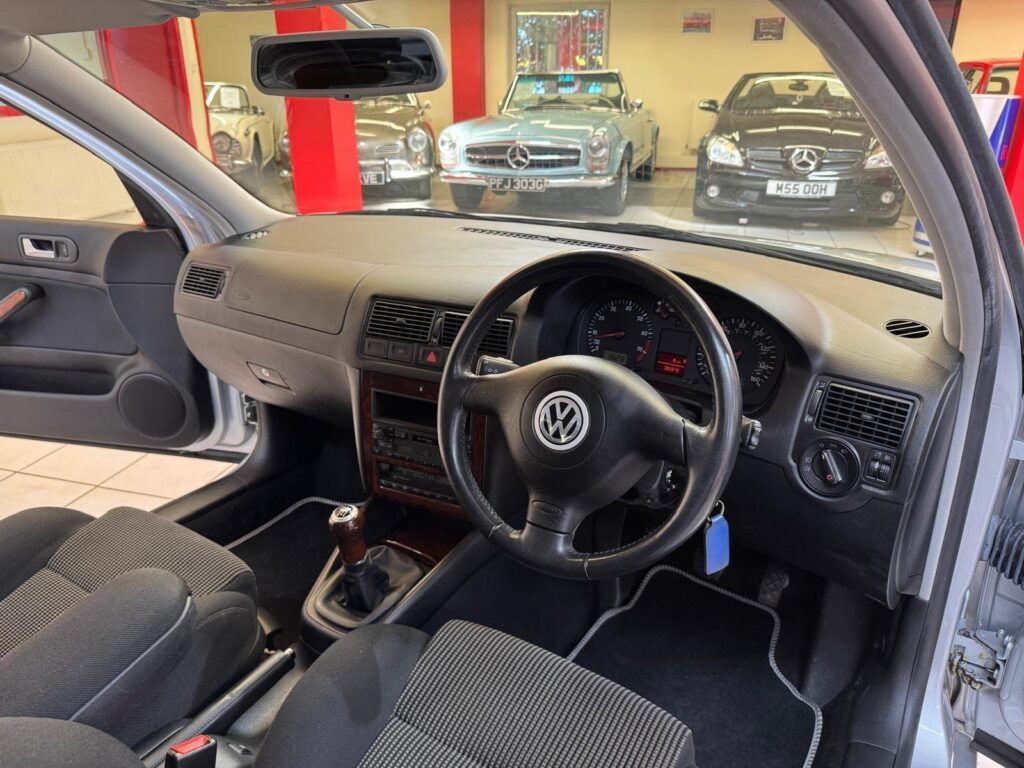 2001 Volkswagen Golf Y895YNV