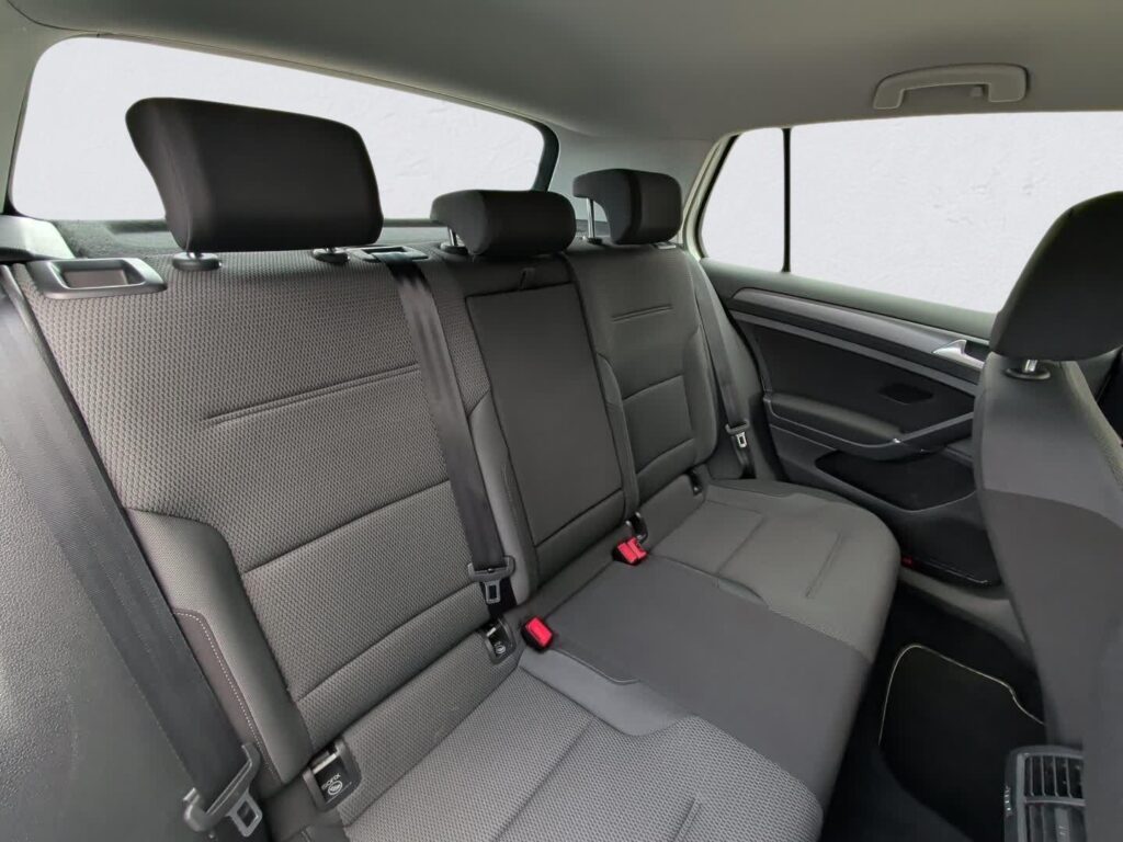 2018 Volkswagen Golf YC68YLW