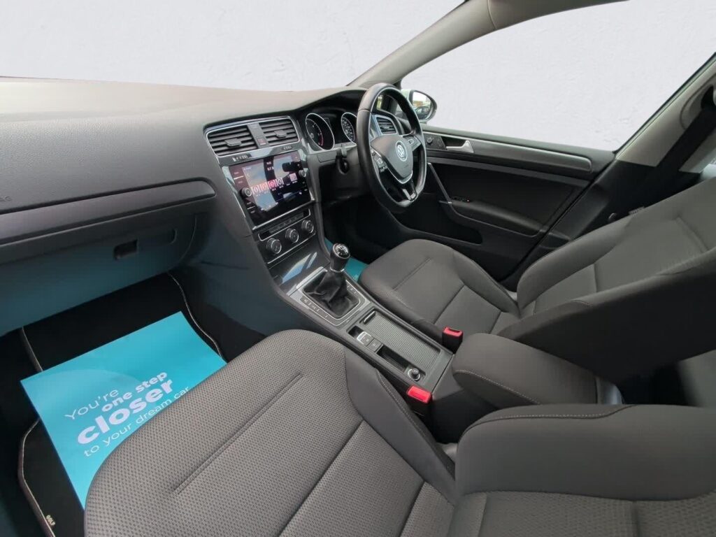 2018 Volkswagen Golf YC68YLW