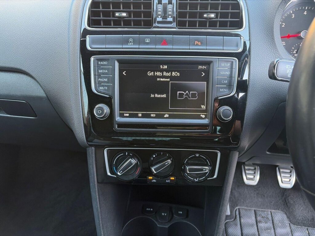 2016 Volkswagen Polo SE66XGX