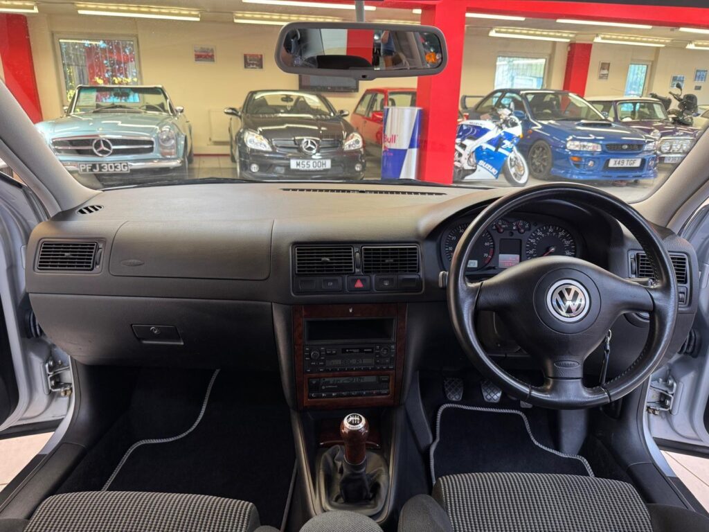 2001 Volkswagen Golf Y895YNV