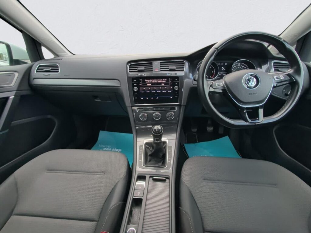 2018 Volkswagen Golf YC68YLW