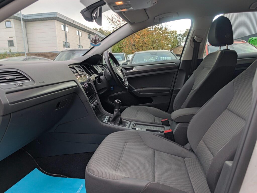 2018 Volkswagen Golf YC68YLW