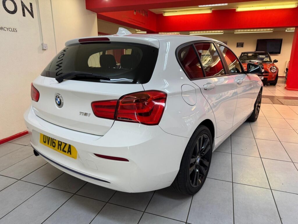 2016 BMW 1 Series OV16RZA