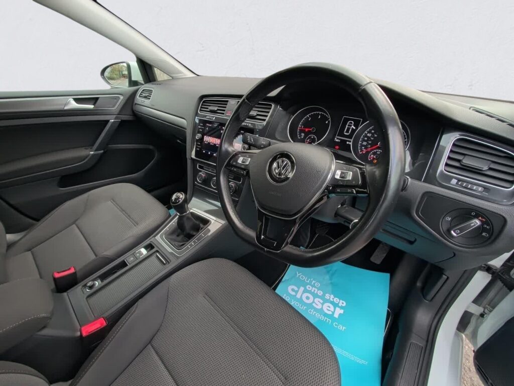 2018 Volkswagen Golf YC68YLW