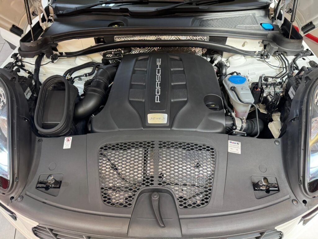 2018 Porsche Macan NU68DXA