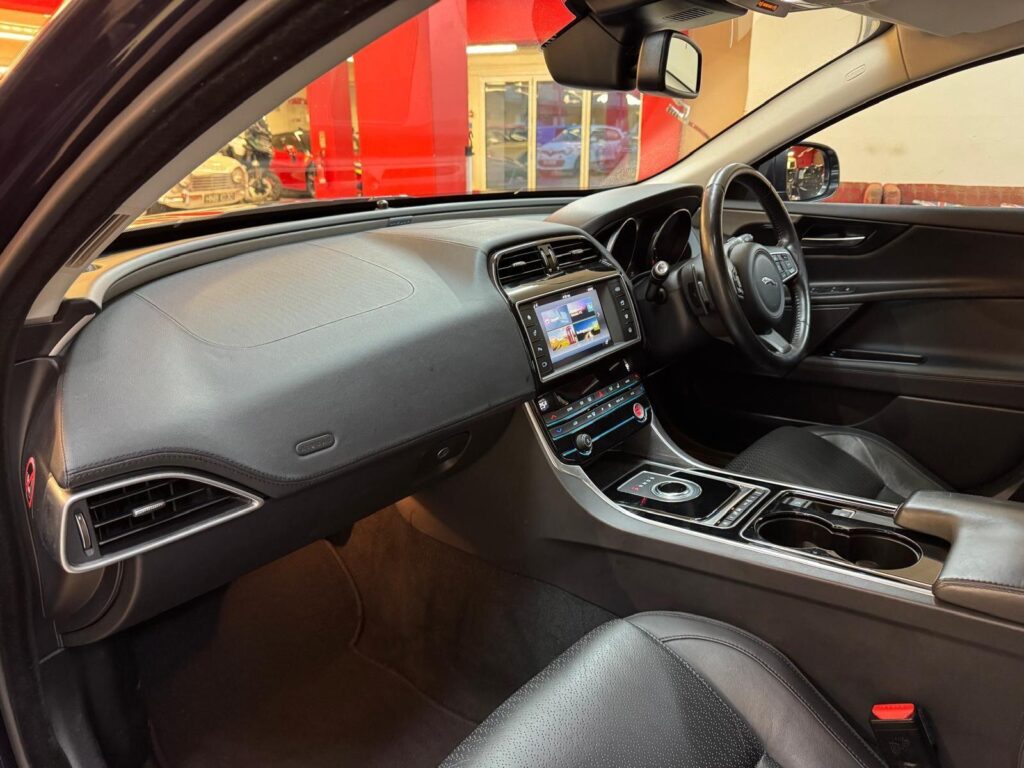 2016 Jaguar XE OV16VDG