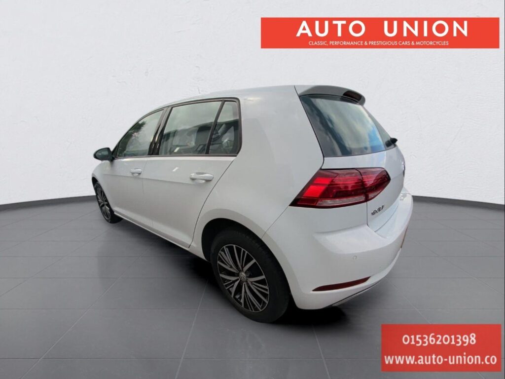 2018 Volkswagen Golf YC68YLW