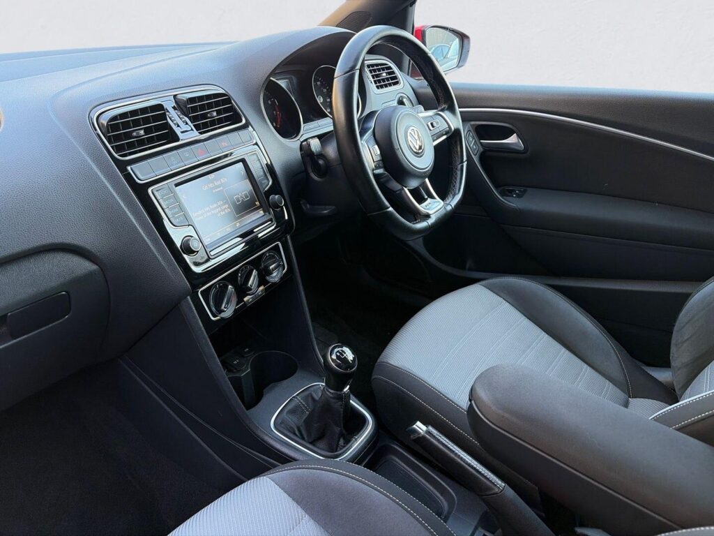 2016 Volkswagen Polo SE66XGX