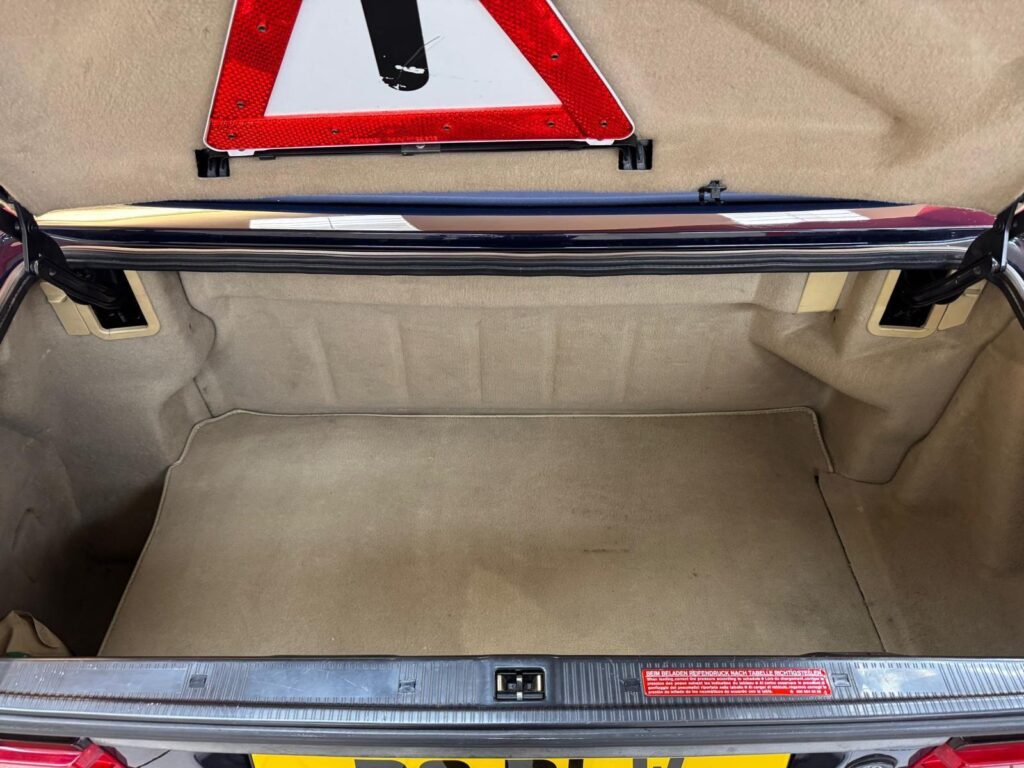 1990 Mercedes-Benz 500 G644TUW