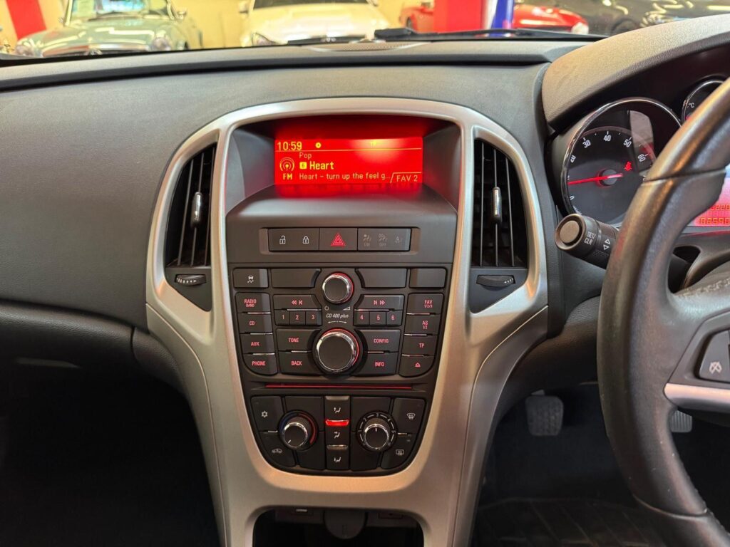 2014 Vauxhall Astra WA64XDY