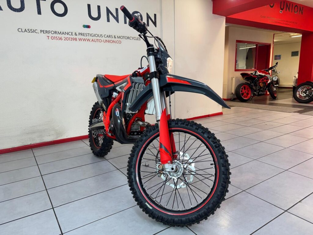 2025 Beta Xtrainer 300 YS25GMY
